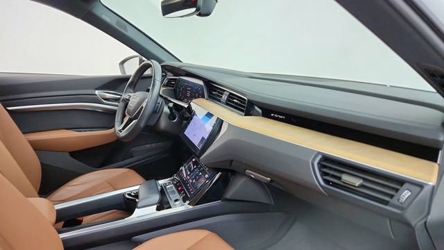 Used 2024 Audi Q8 e-tron Premium Plus w/ Premium Plus Package image 20