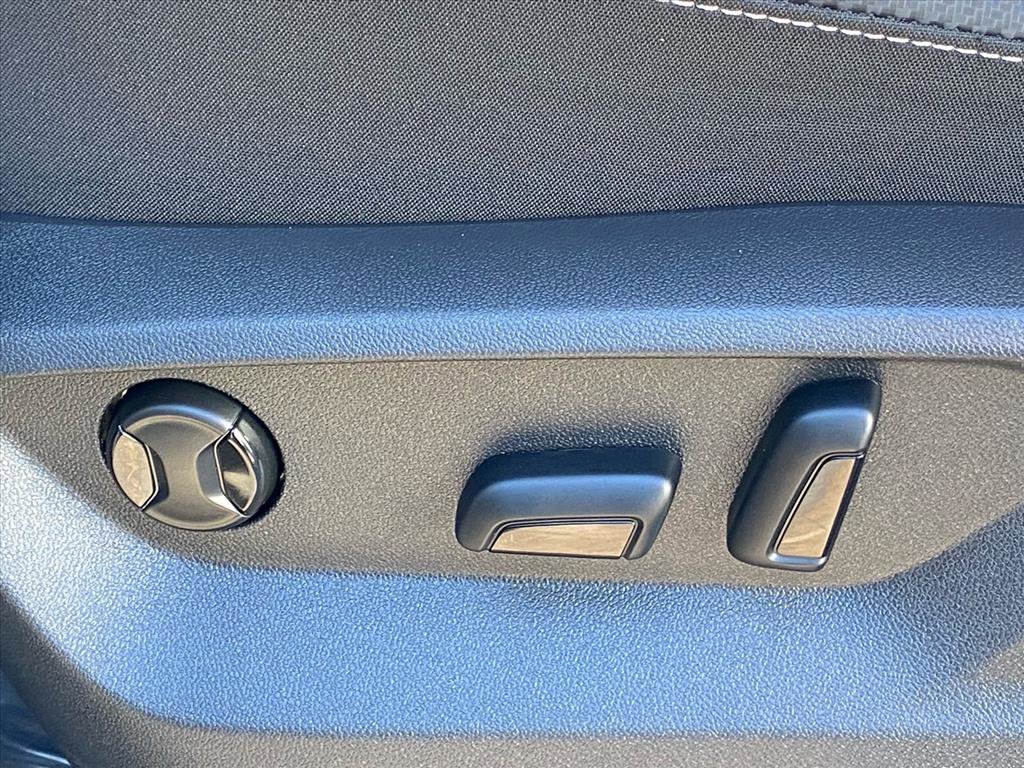 Certified 2023 Volkswagen Atlas Cross Sport SE w/ Panoramic Sunroof Package image 14