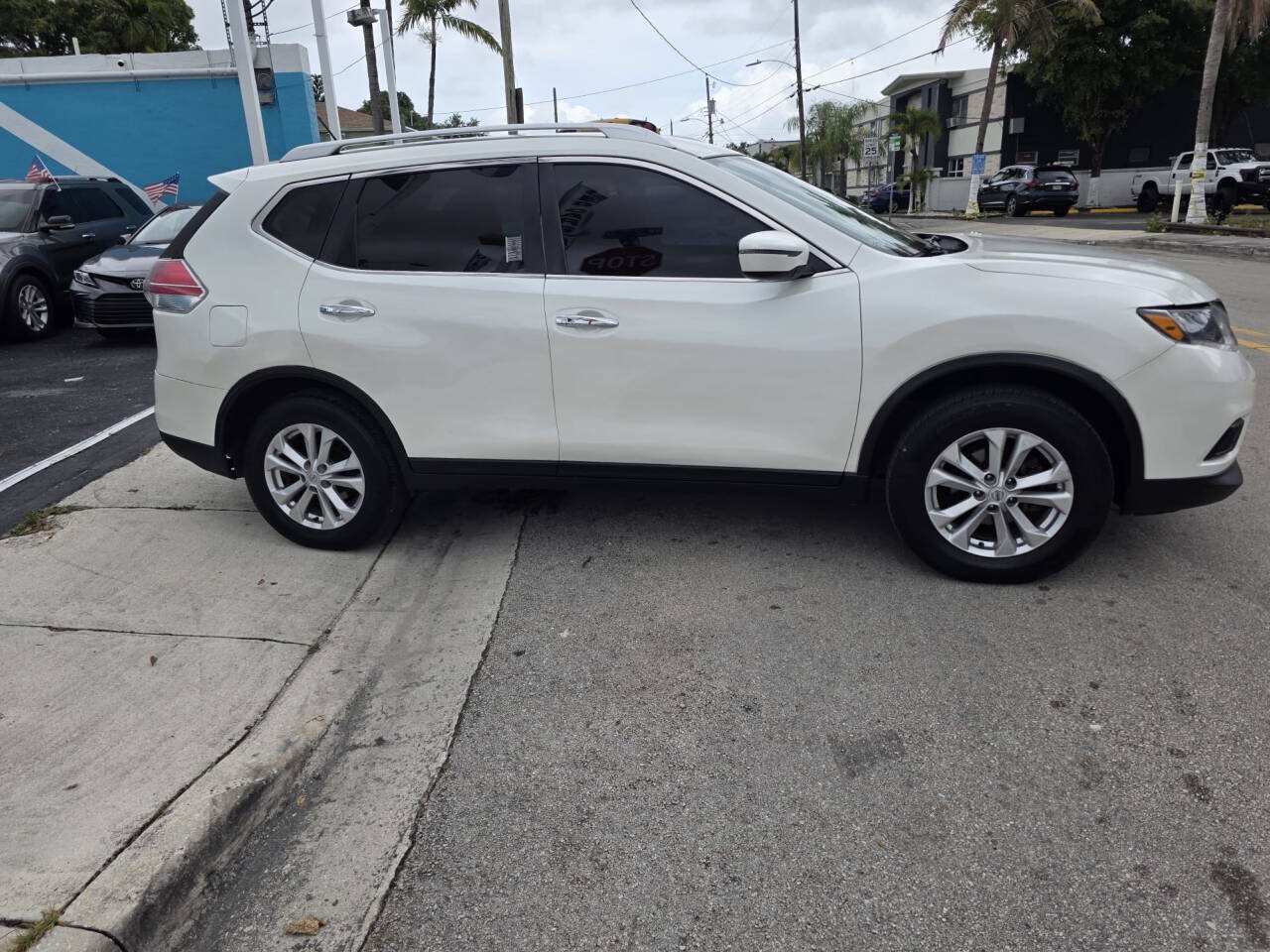 Used 2016 Nissan Rogue SV AWD/4WD image 6