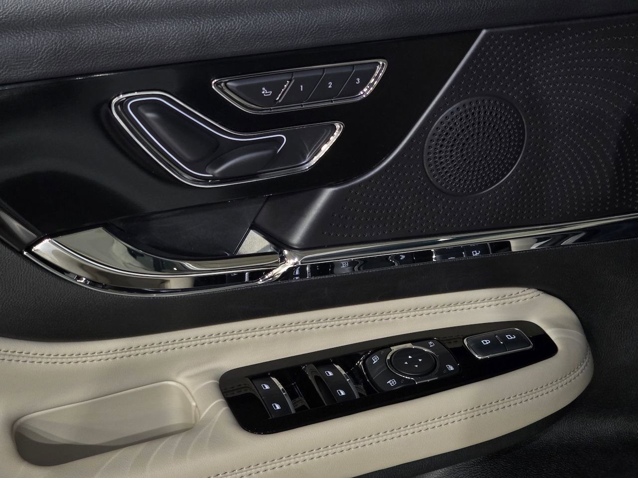 New 2026 Lincoln Corsair Reserve image 14