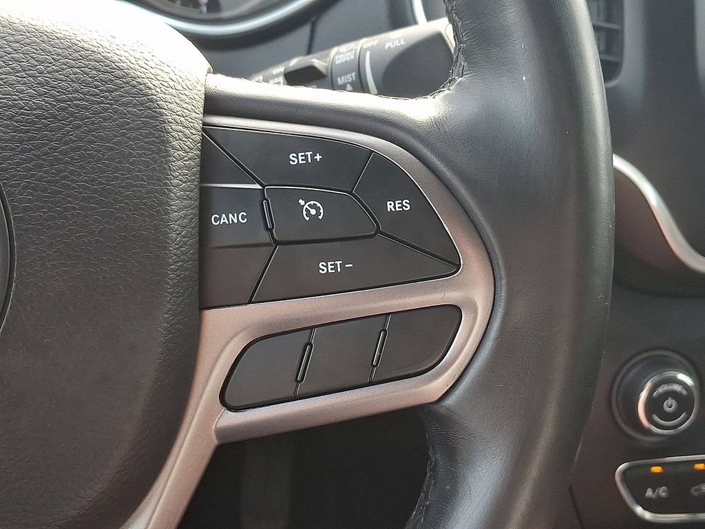 Used 2020 Jeep Cherokee Latitude Plus w/ Comfort/Convenience Group AWD/4WD image 25