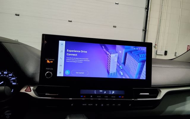 Used 2025 Toyota Sienna XLE FWD image 27