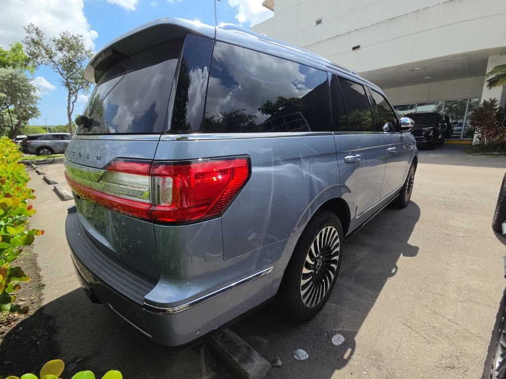 Used 2020 Lincoln Navigator Black Label w/ Cargo Convenience Package AWD/4WD image 6