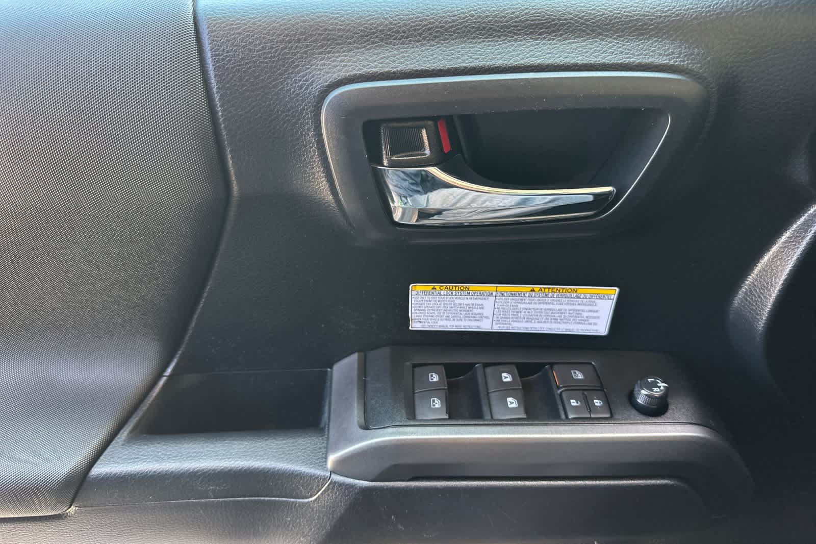 Used 2019 Toyota Tacoma TRD Off-Road AWD/4WD image 10