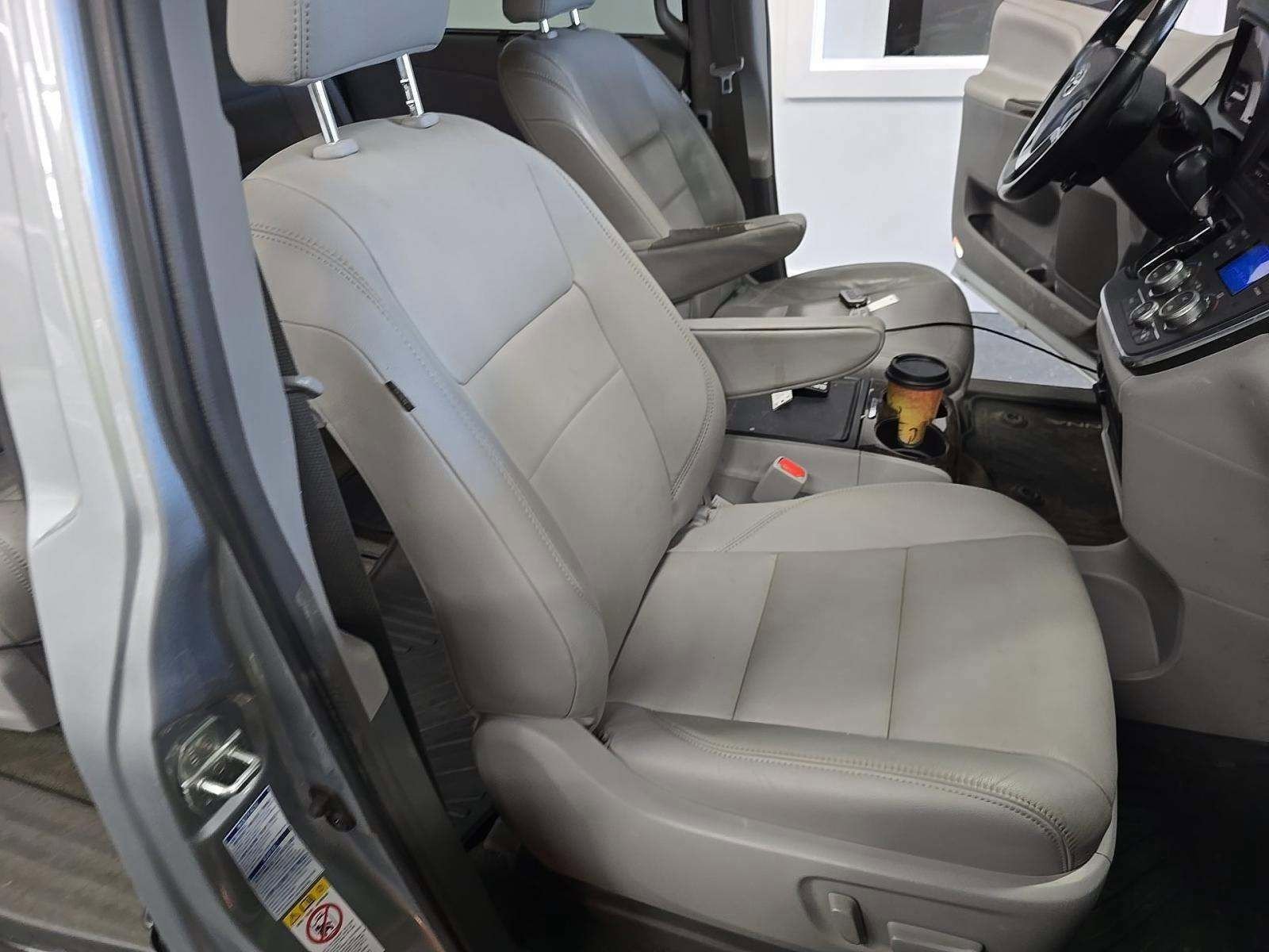 Used 2019 Toyota Sienna XLE w/ XLE Navigation Package AWD/4WD image 14