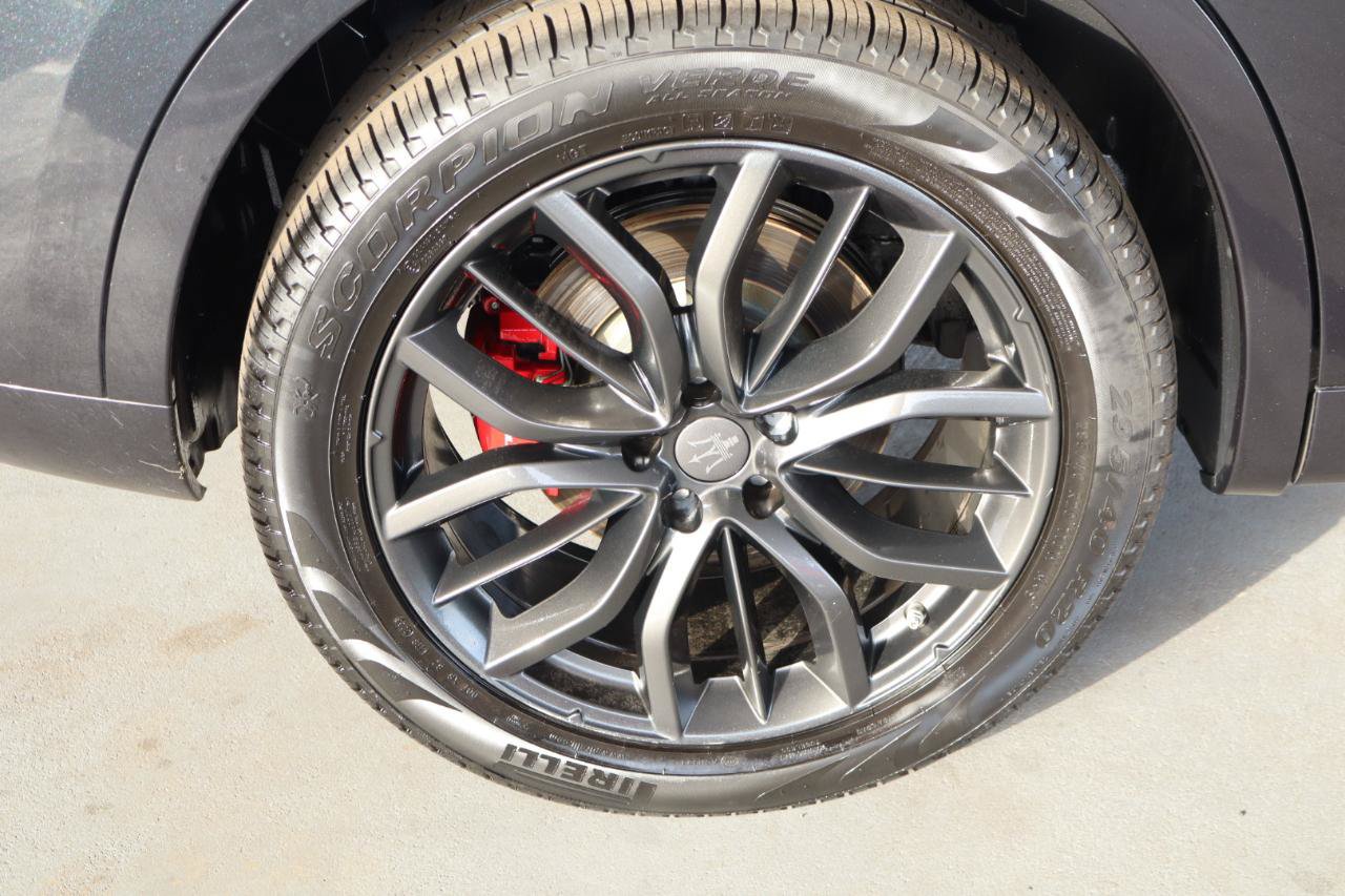 Used 2018 Maserati Levante GranLusso AWD/4WD image 42
