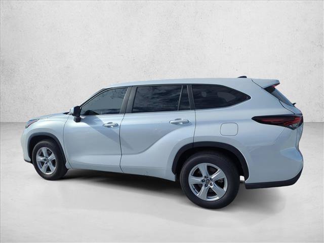 Certified 2024 Toyota Highlander LE FWD image 5