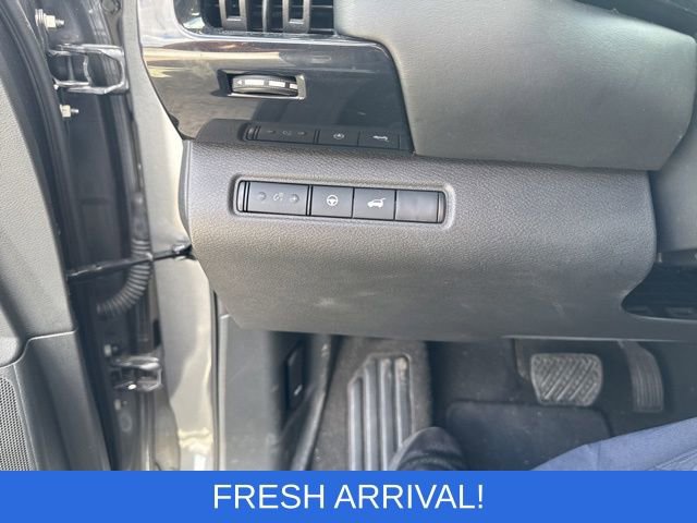 Used 2025 Nissan Pathfinder SV image 5