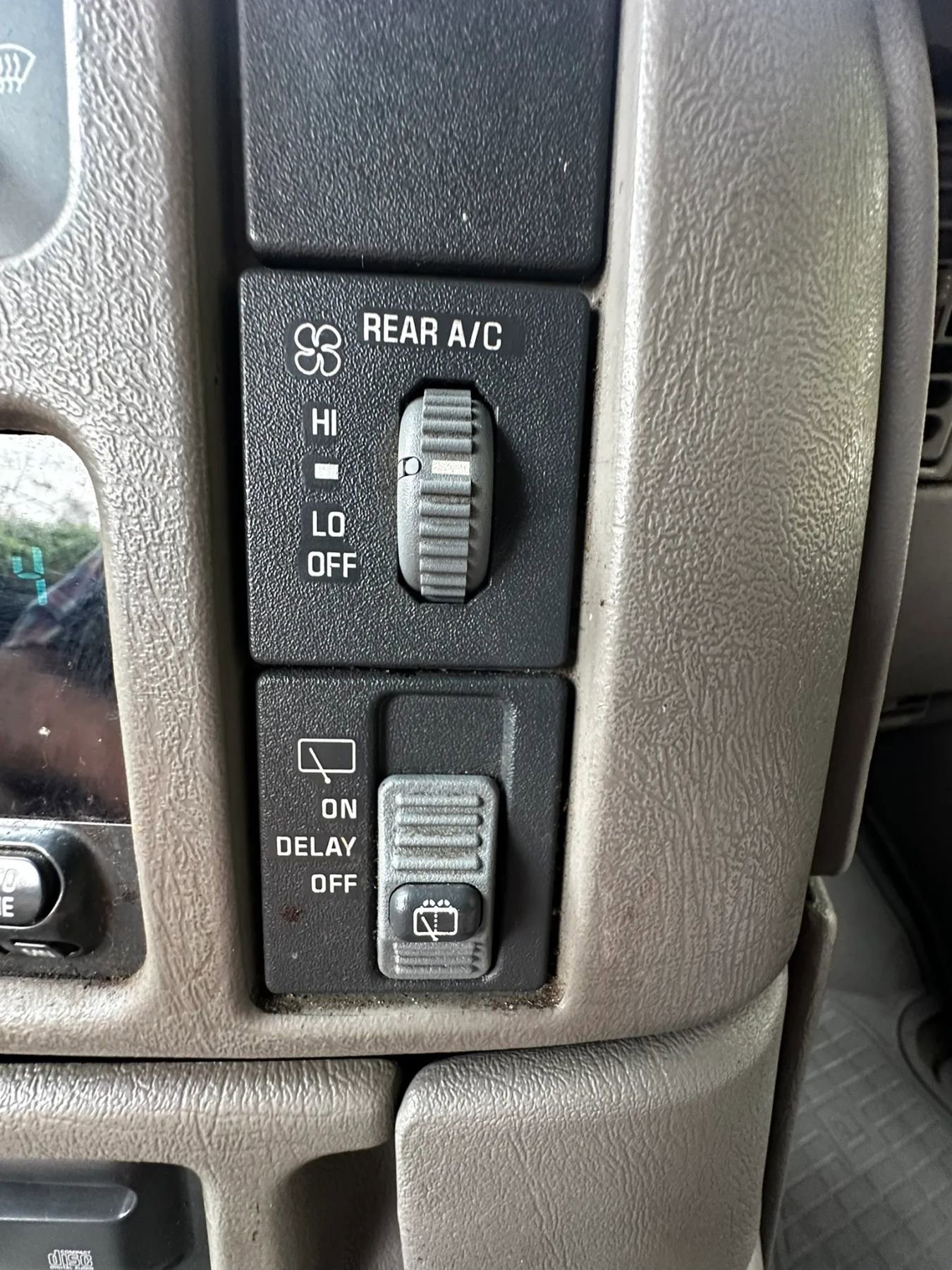 Used 2000 Chevrolet Astro Passenger RWD image 36