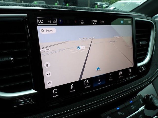 New 2026 Chrysler Pacifica Limited image 17