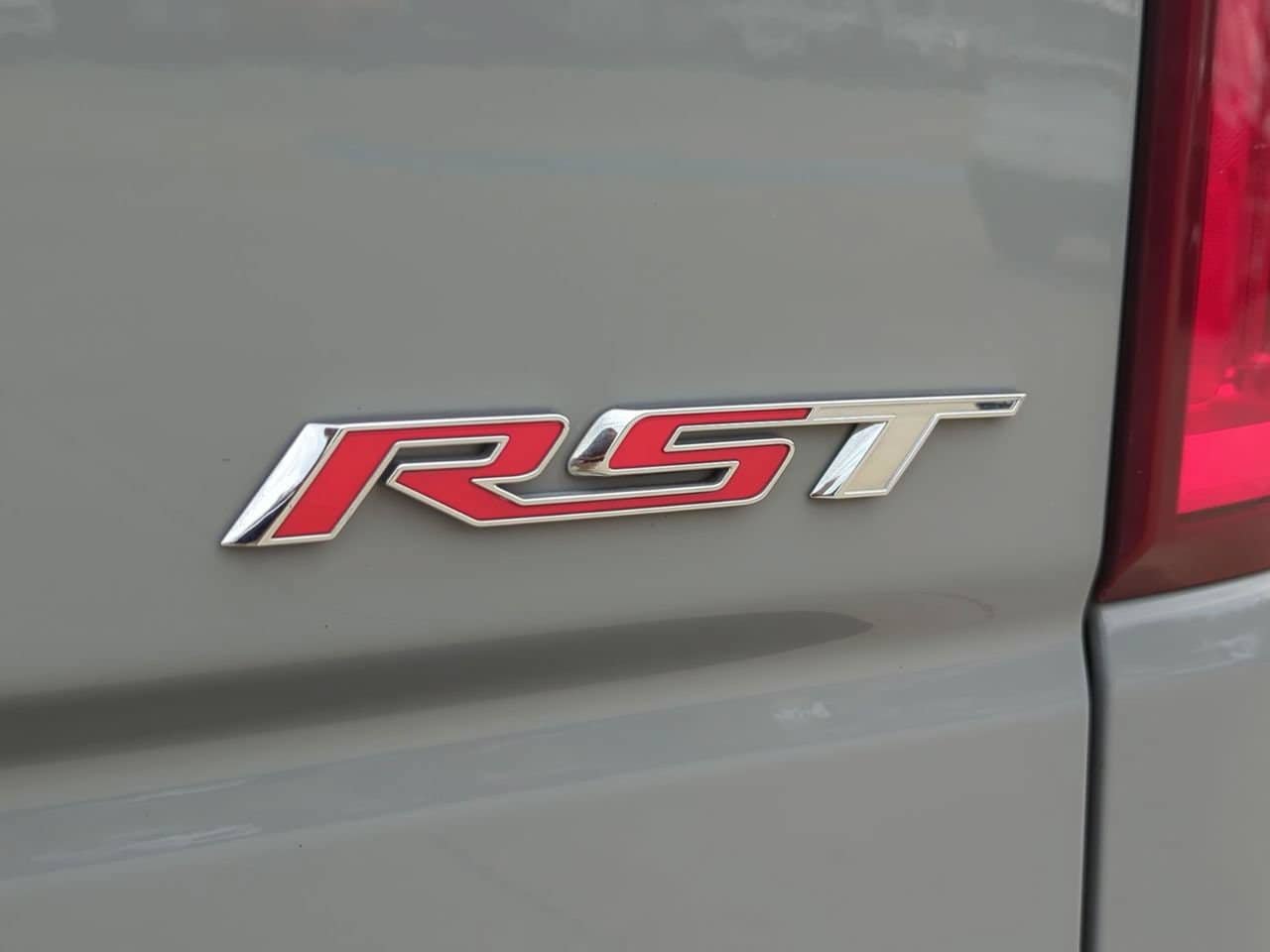 Used 2024 Chevrolet Silverado 1500 RST w/ Convenience Package II RWD image 5