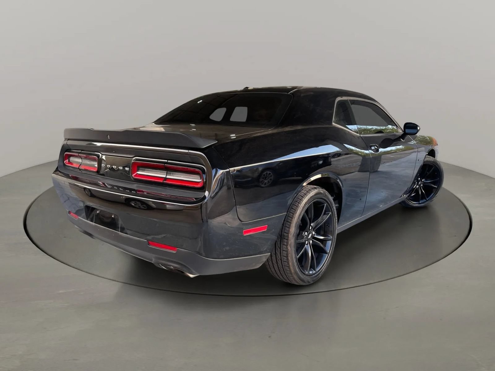 Used 2018 Dodge Challenger R/T w/ Blacktop Package RWD image 2