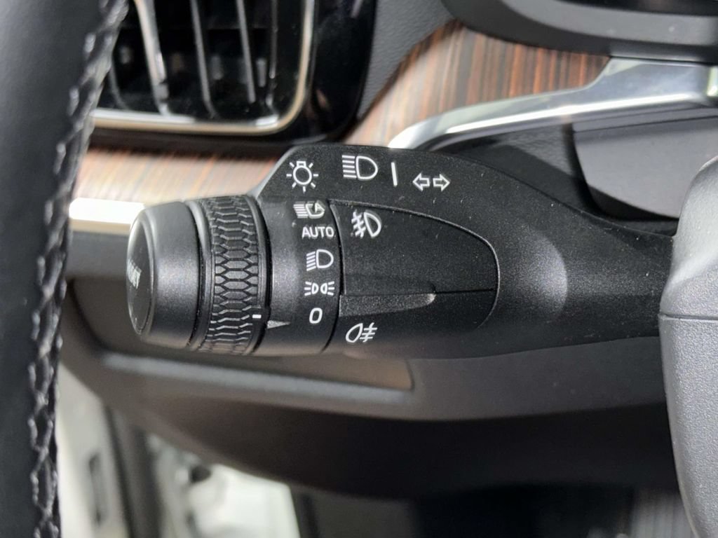 Used 2025 Volvo V60 B5 Cross Country Plus AWD/4WD image 28