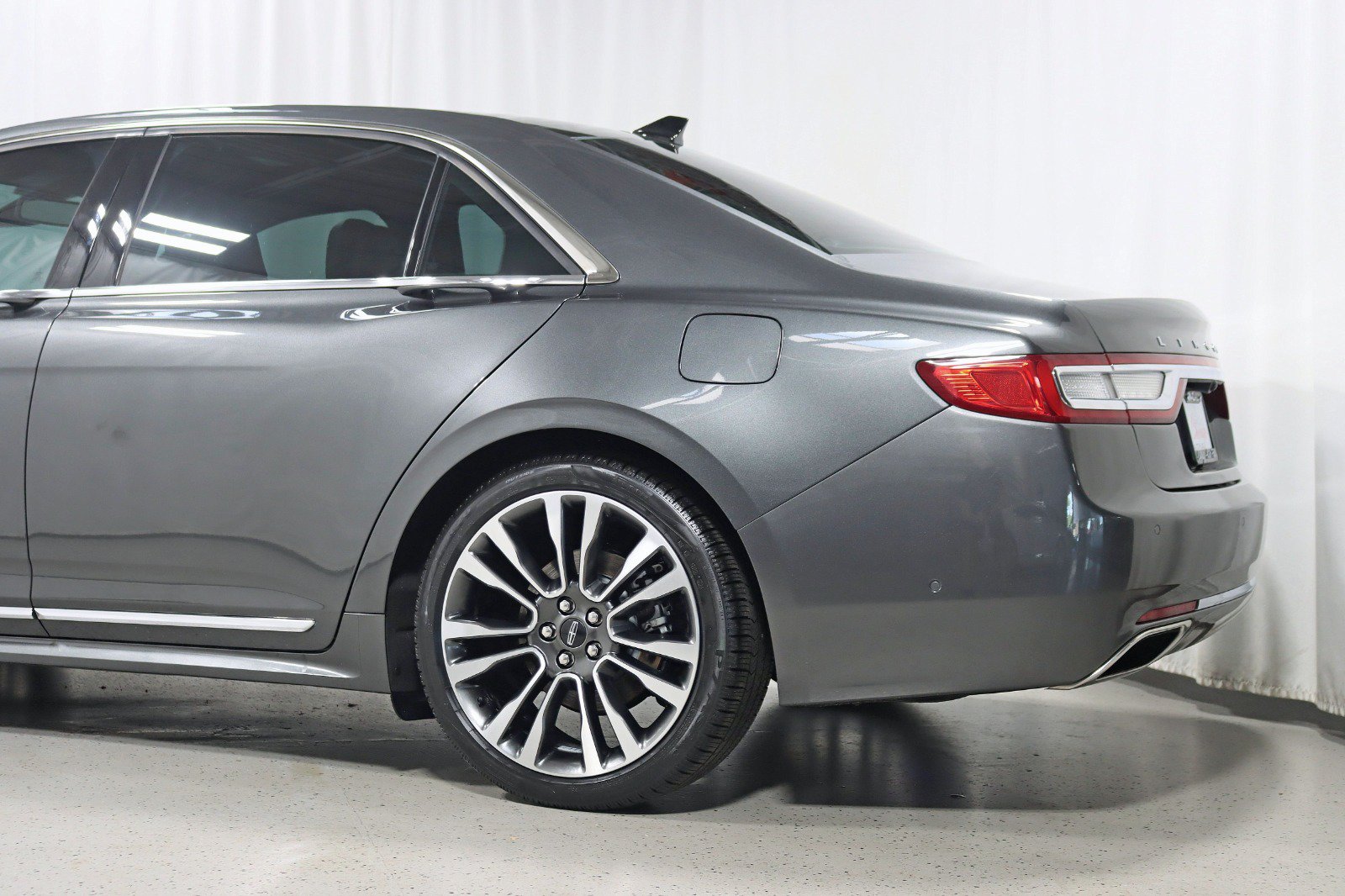 Used 2019 Lincoln Continental Reserve w/ Rear Seat Package AWD/4WD image 10
