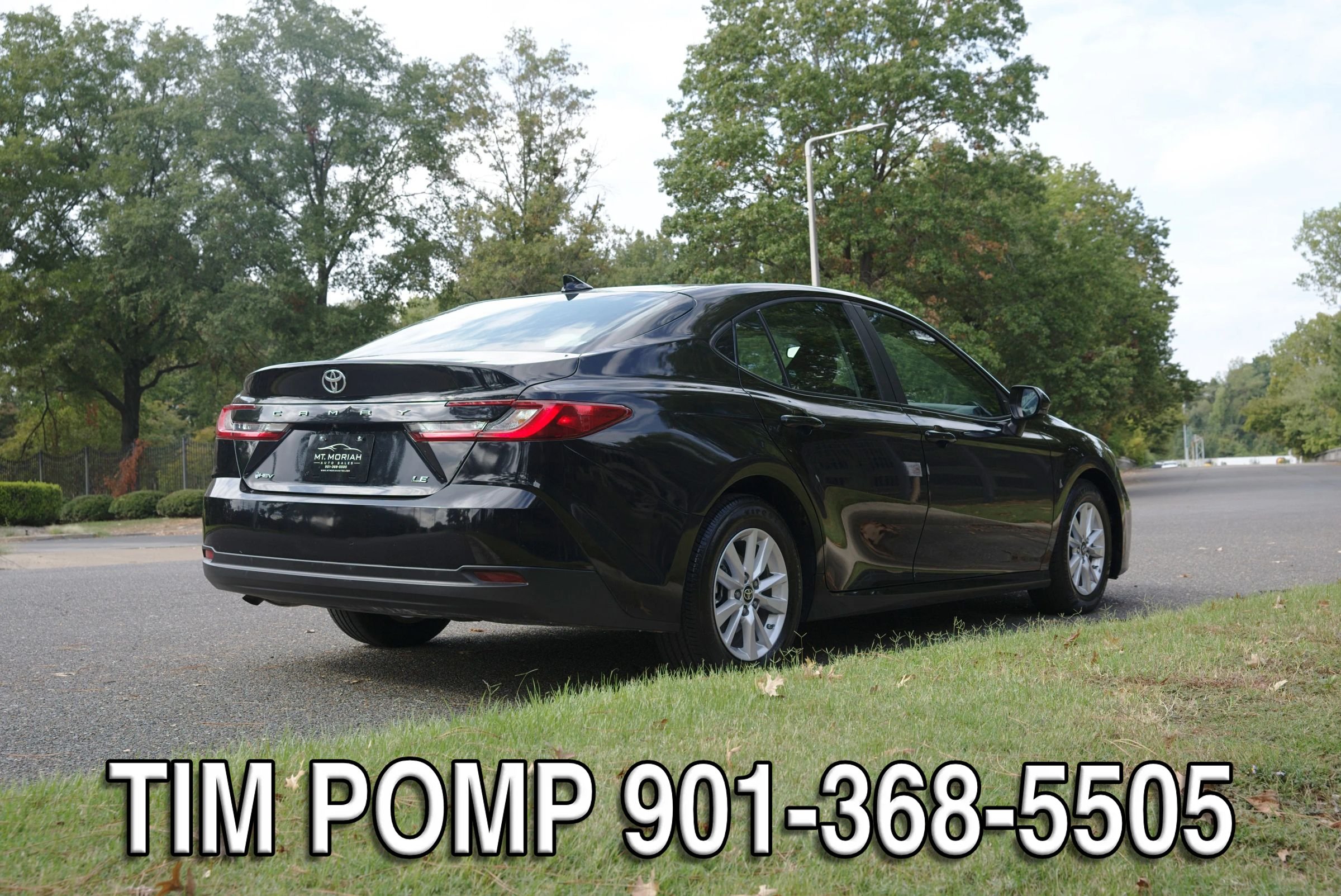 Used 2025 Toyota Camry LE FWD image 5