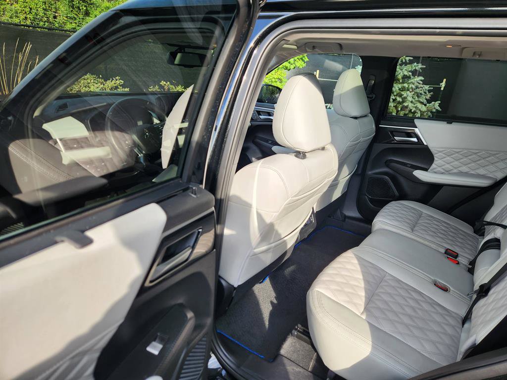 Used 2024 Mitsubishi Outlander SEL AWD/4WD image 27