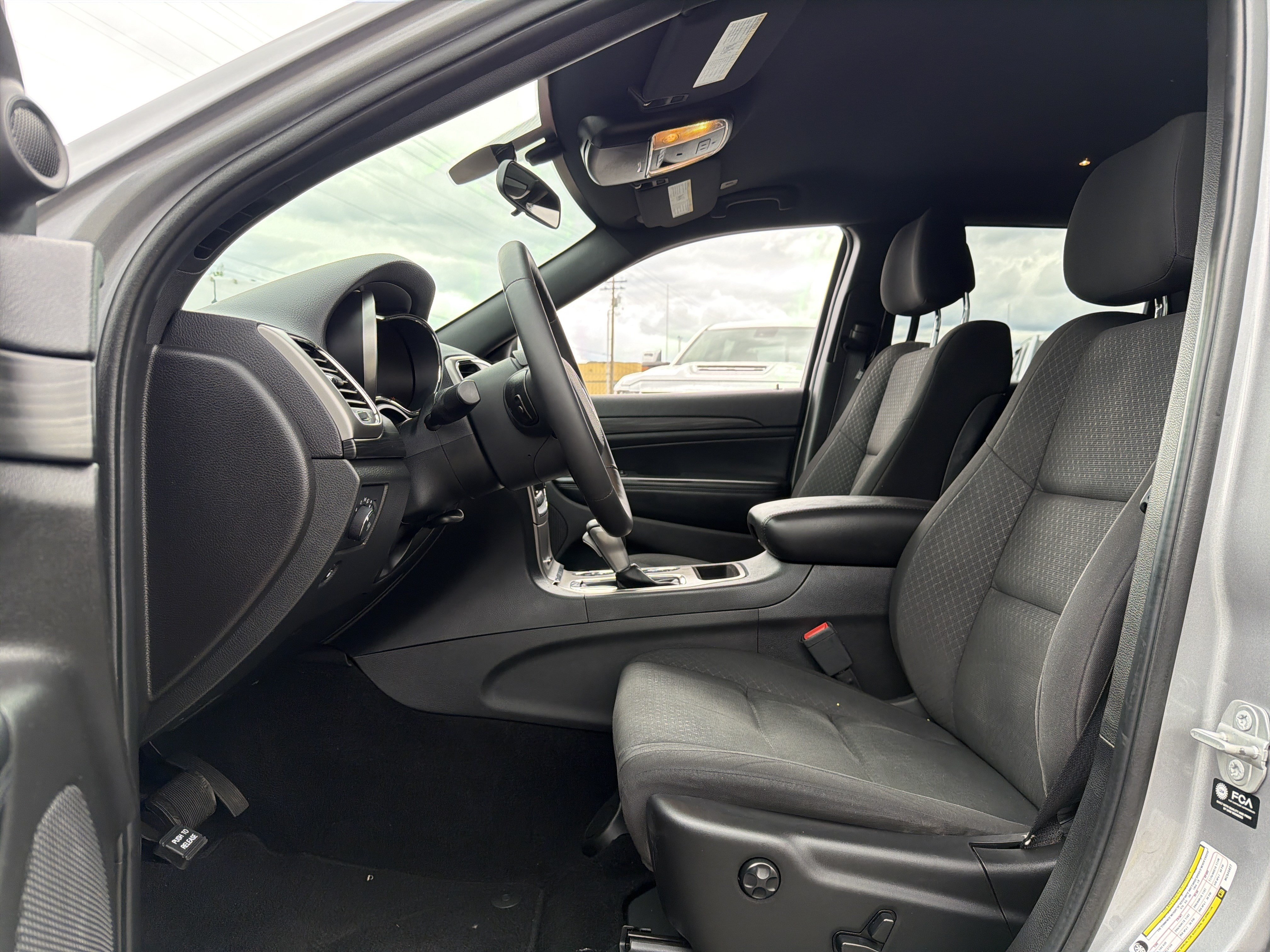 Used 2021 Jeep Grand Cherokee Laredo w/ Security & Convenience Group AWD/4WD image 10
