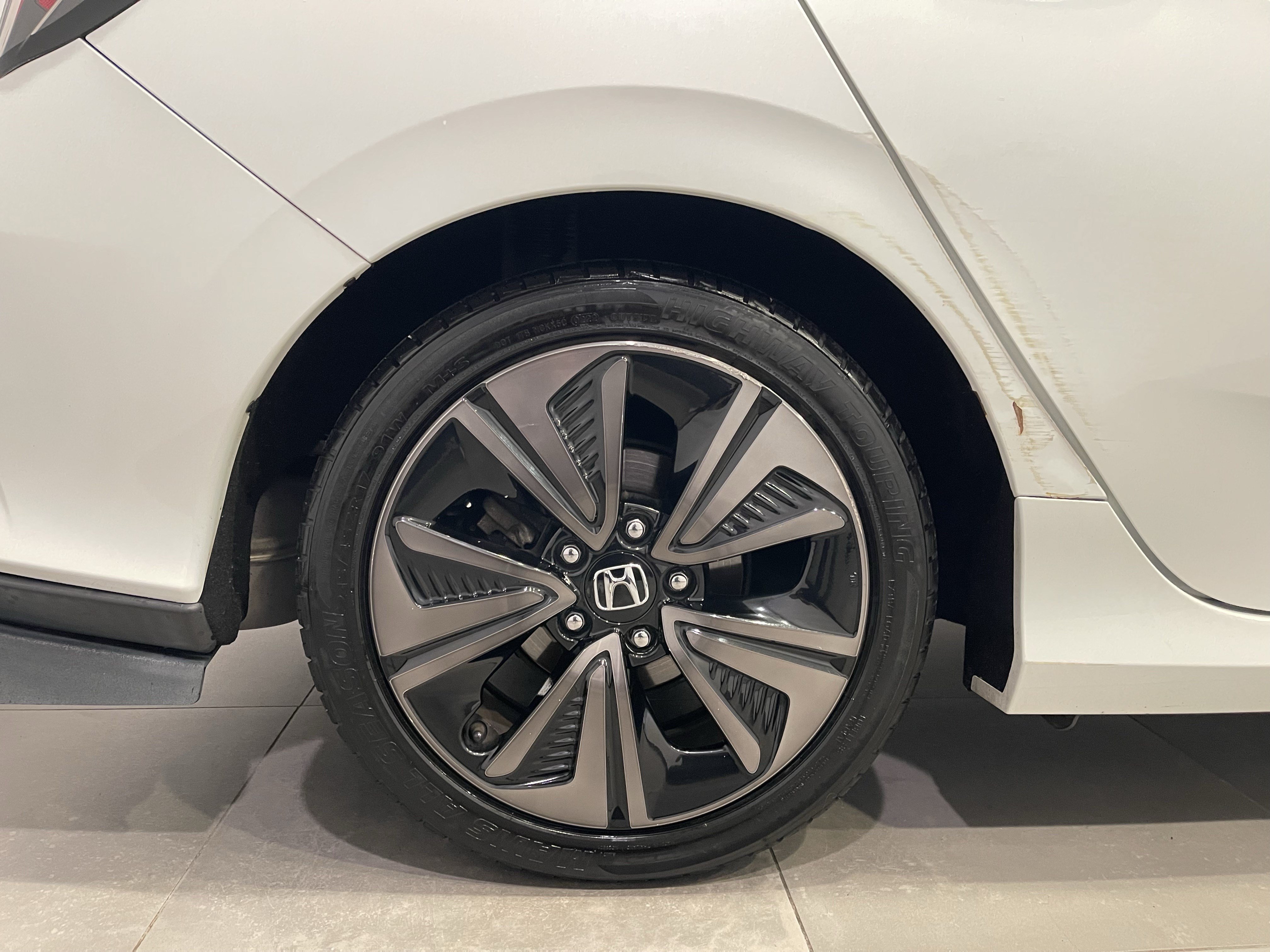 Used 2018 Honda Civic EX image 9