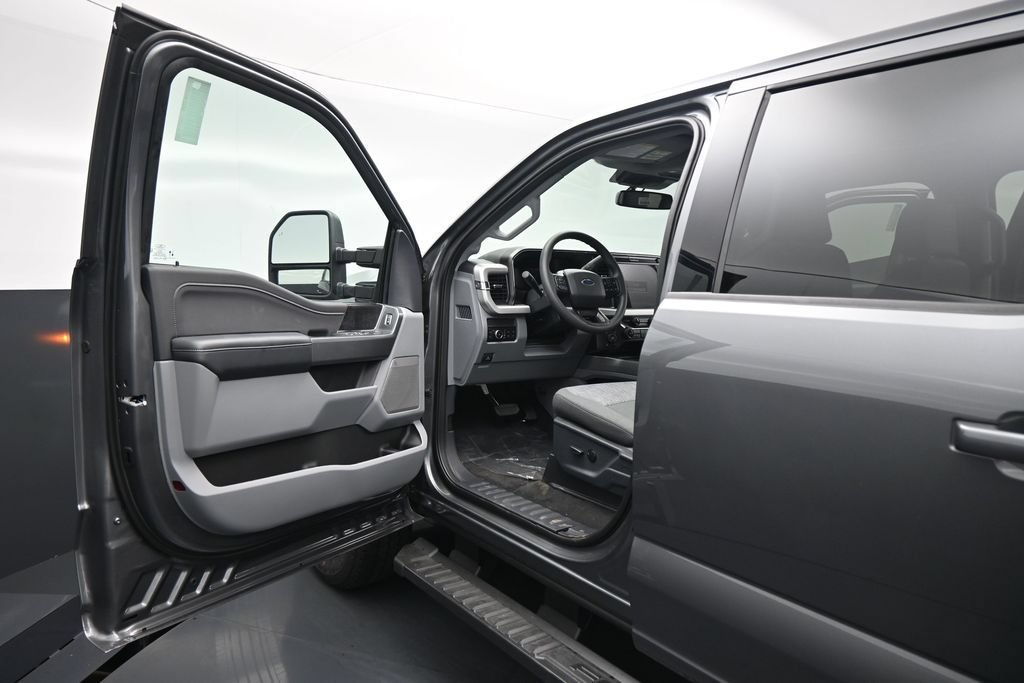 New 2026 Ford F250 XLT w/ XLT Premium Package AWD/4WD image 8