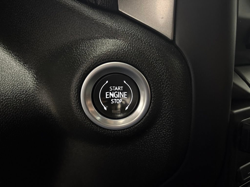 Used 2021 Chevrolet Silverado 1500 LT AWD/4WD image 31