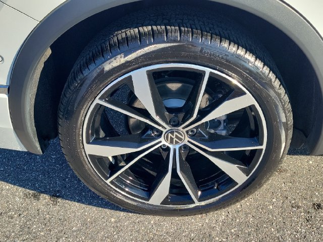 Certified 2024 Volkswagen Tiguan SEL R-Line AWD/4WD image 5