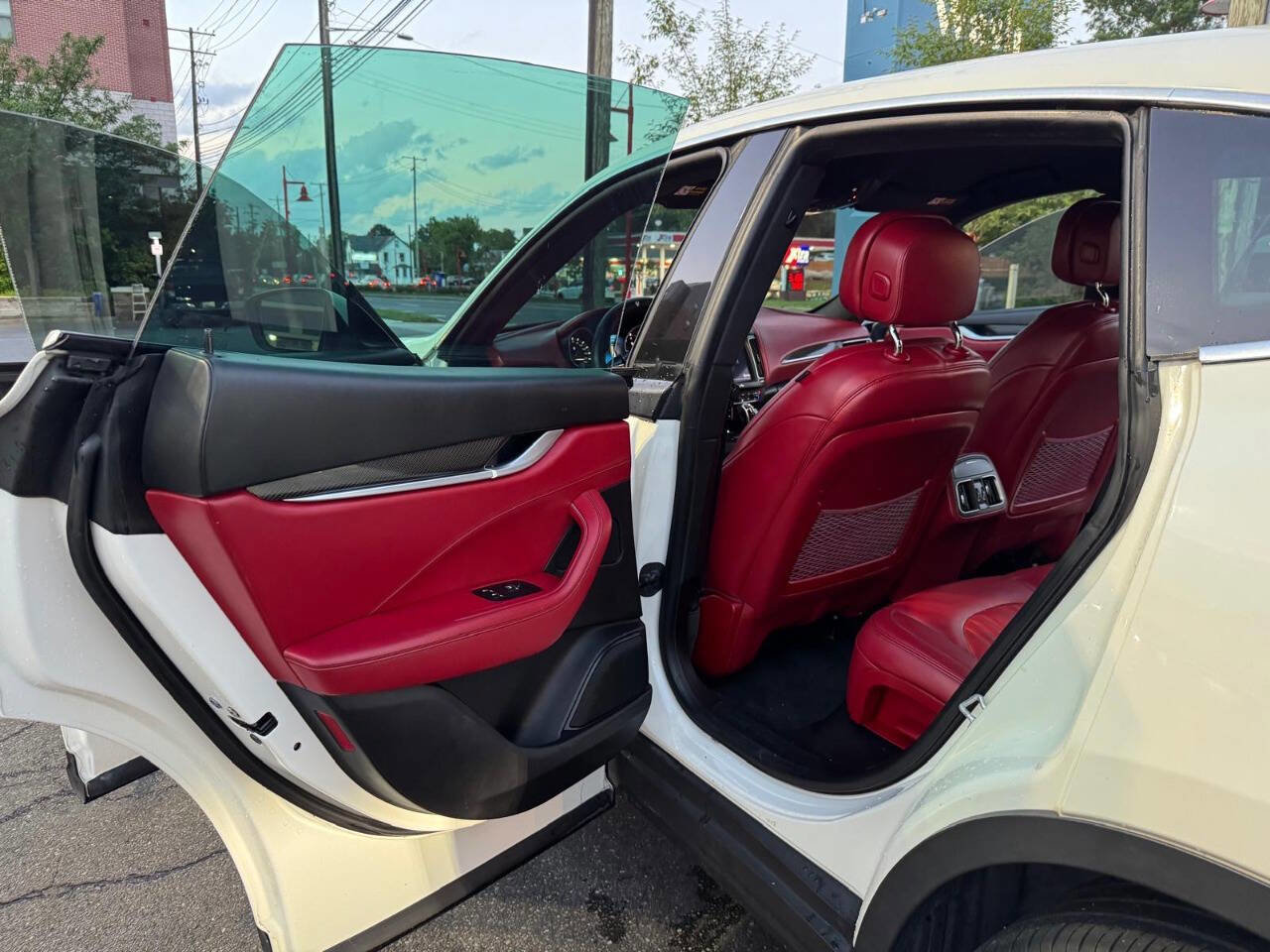 Used 2018 Maserati Levante image 42