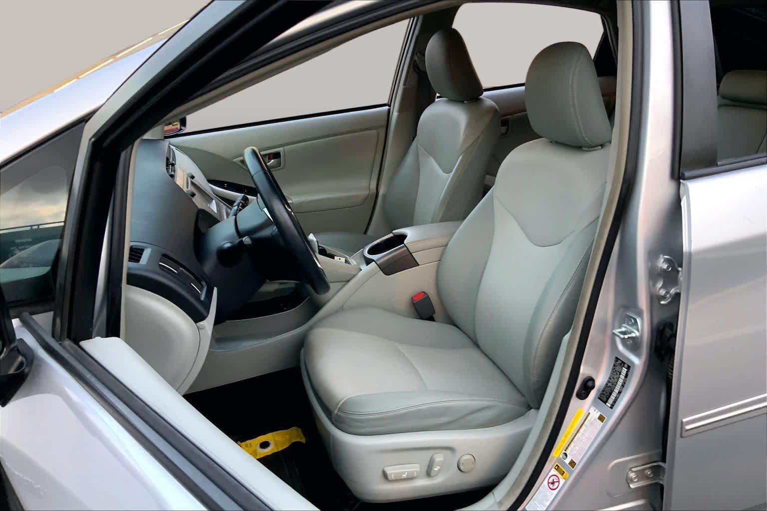 Used 2015 Toyota Prius Four FWD image 7