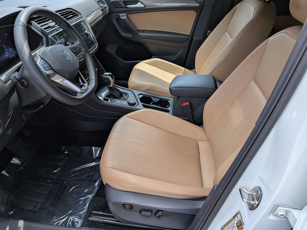 Used 2024 Volkswagen Tiguan SE AWD/4WD image 11