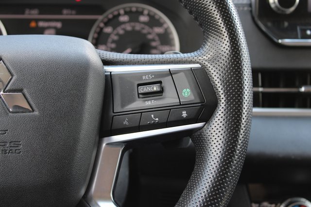 Used 2022 Mitsubishi Outlander SE image 32