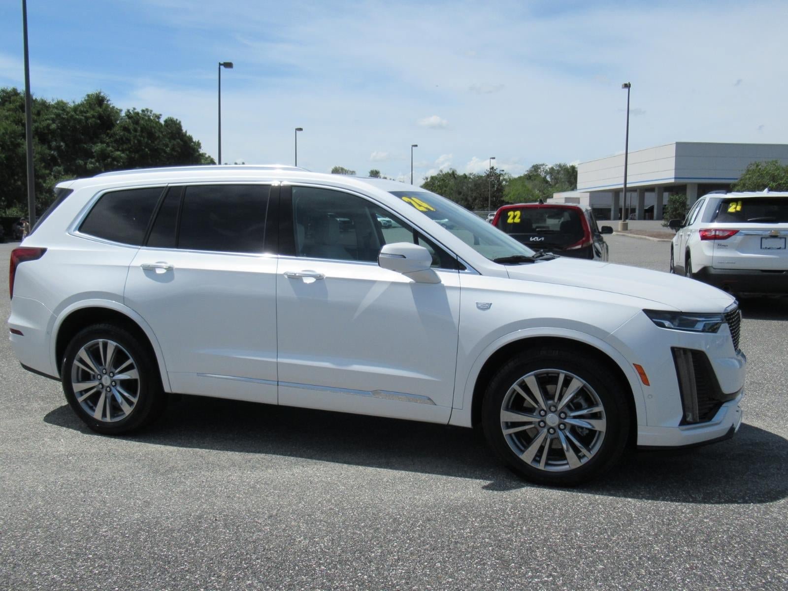 Used 2024 Cadillac XT6 Premium Luxury w/ Technology Package AWD/4WD image 2