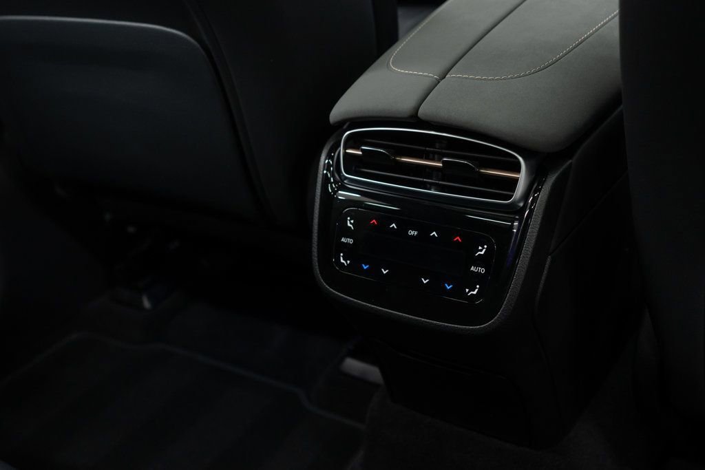 Used 2023 Mercedes-Benz EQS 580 4MATIC SUV w/ Exclusive Trim Package image 13