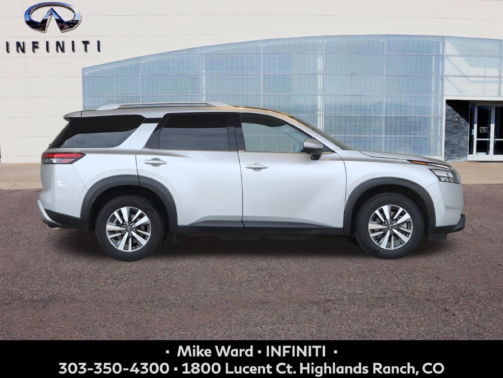 Used 2025 Nissan Pathfinder SL AWD/4WD image 8