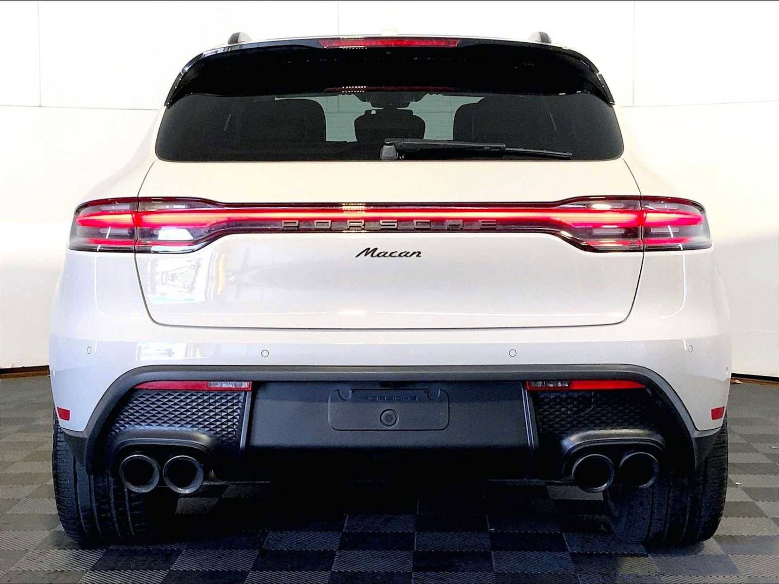 Certified 2023 Porsche Macan AWD/4WD image 6