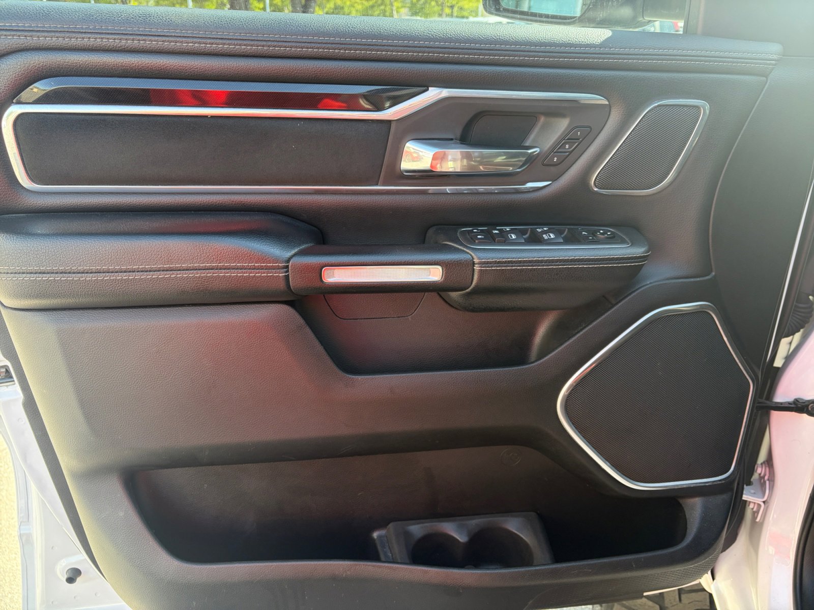 Used 2019 RAM 1500 Laramie AWD/4WD image 14
