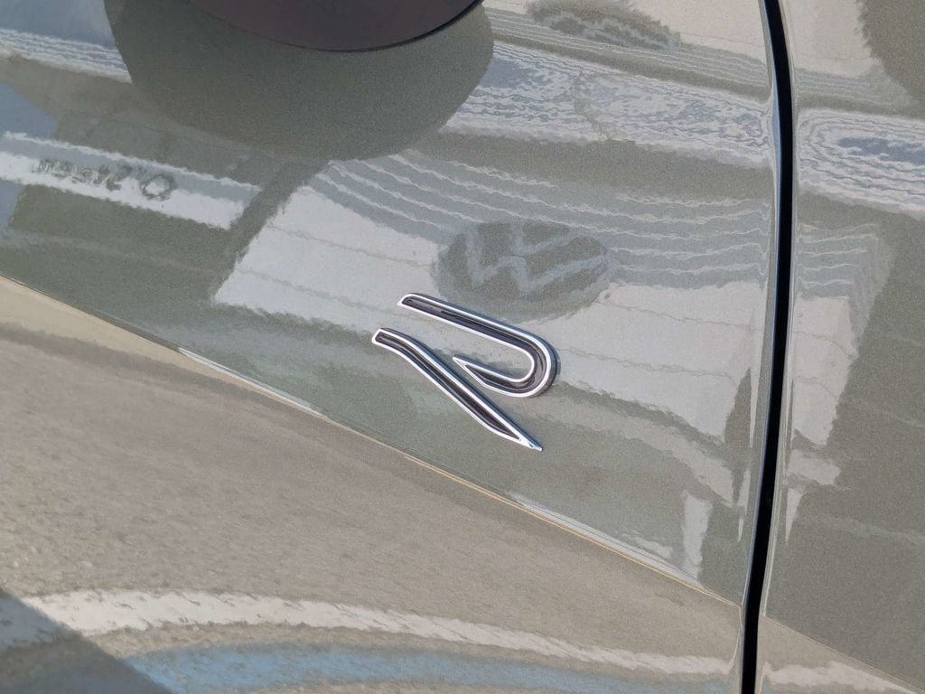 New 2026 Volkswagen Tiguan SE R-Line FWD image 12