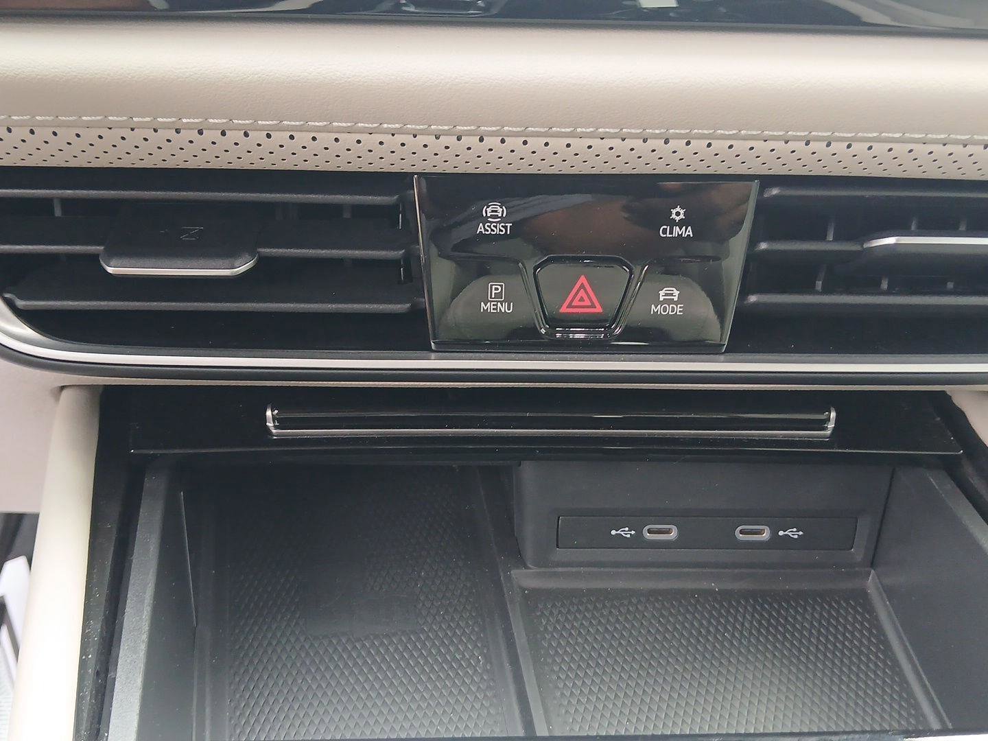 Used 2024 Volkswagen Atlas SE image 21