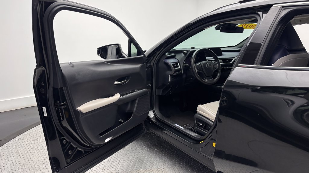 Used 2019 Lexus UX 200 w/ Accessory Package FWD image 18