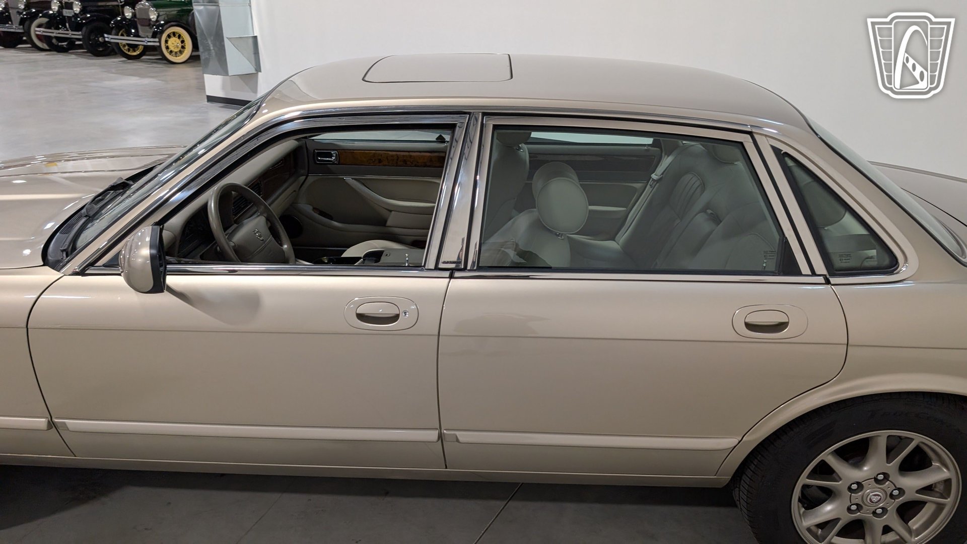 Used 1996 Jaguar XJ6 RWD image 28