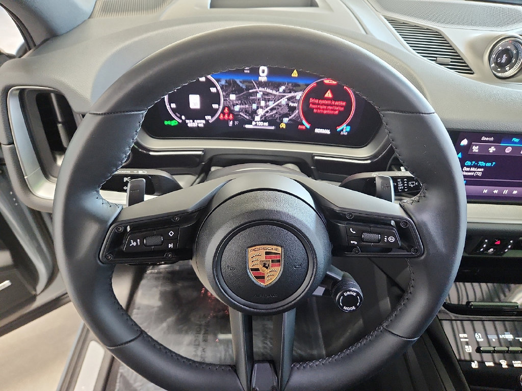 Certified 2025 Porsche Cayenne AWD/4WD image 20