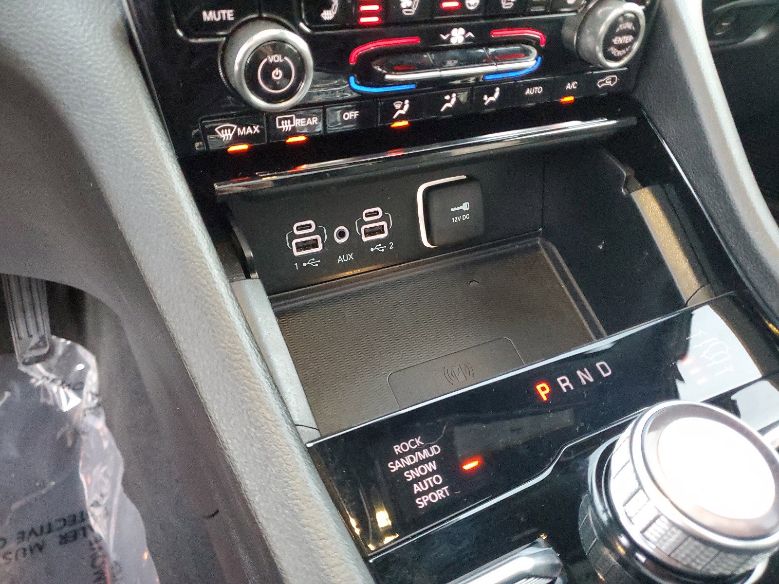 Used 2024 Jeep Grand Cherokee Overland w/ Advanced Protech Group III image 25