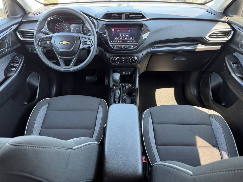 Used 2023 Chevrolet TrailBlazer LT w/ Convenience Package FWD image 12
