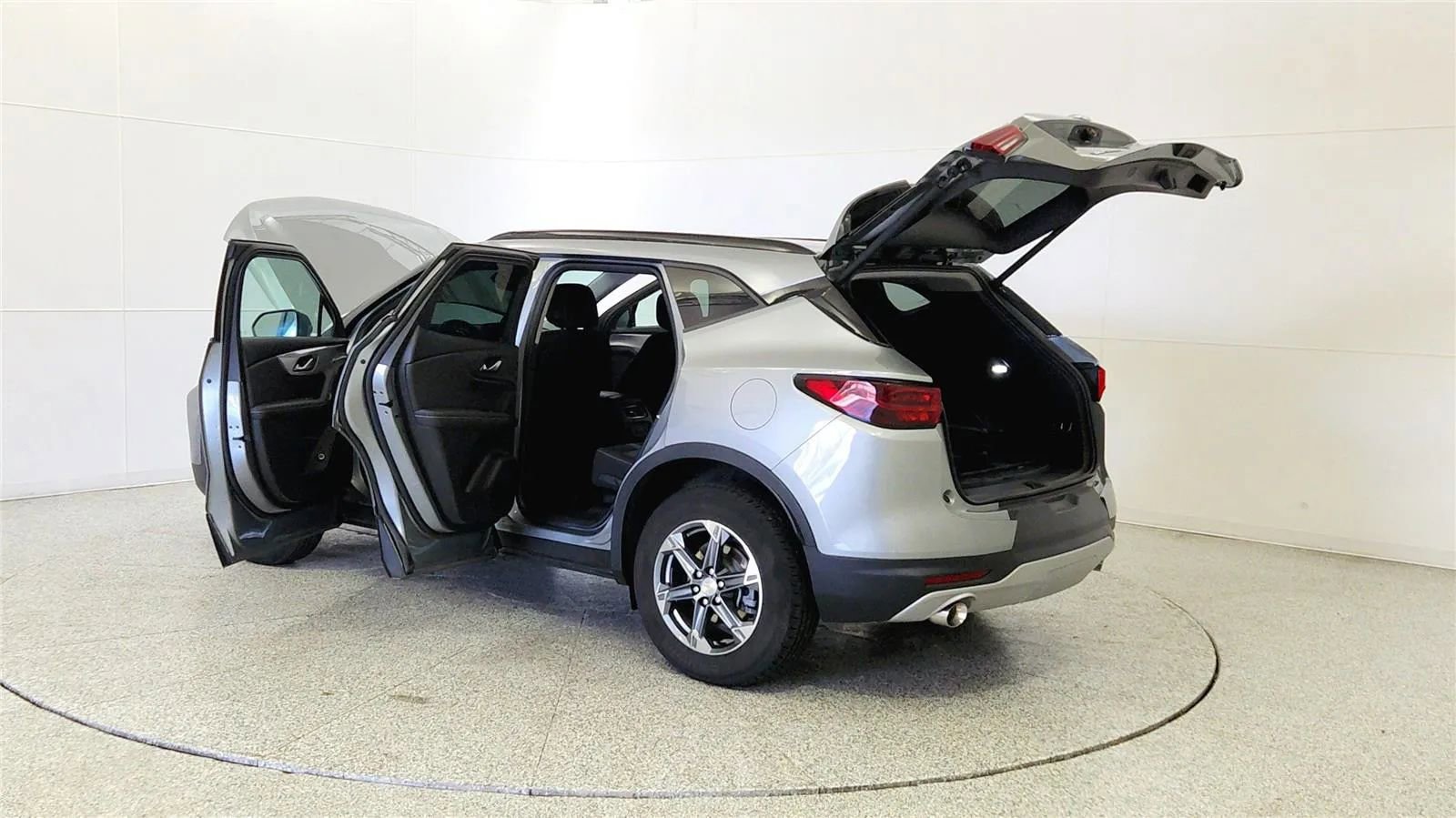 Used 2024 Chevrolet Blazer LT w/ Convenience Package FWD image 11