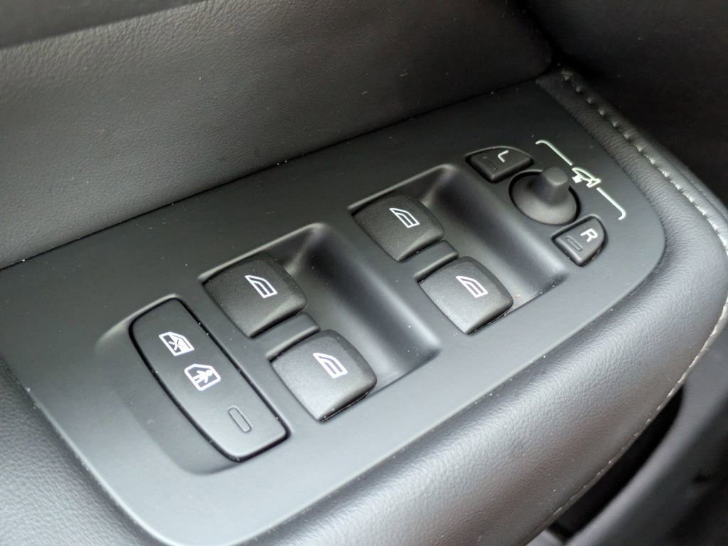 Certified 2022 Volvo XC60 T8 Inscription AWD/4WD image 25