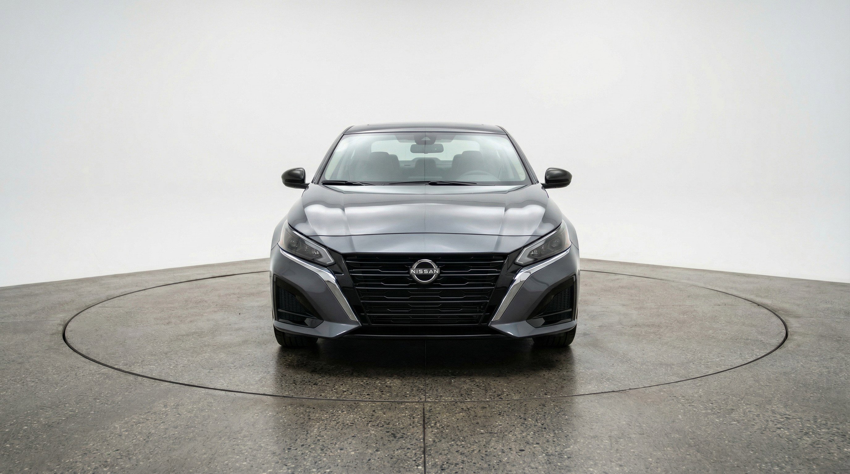 Used 2025 Nissan Altima 2.5 SV FWD image 2