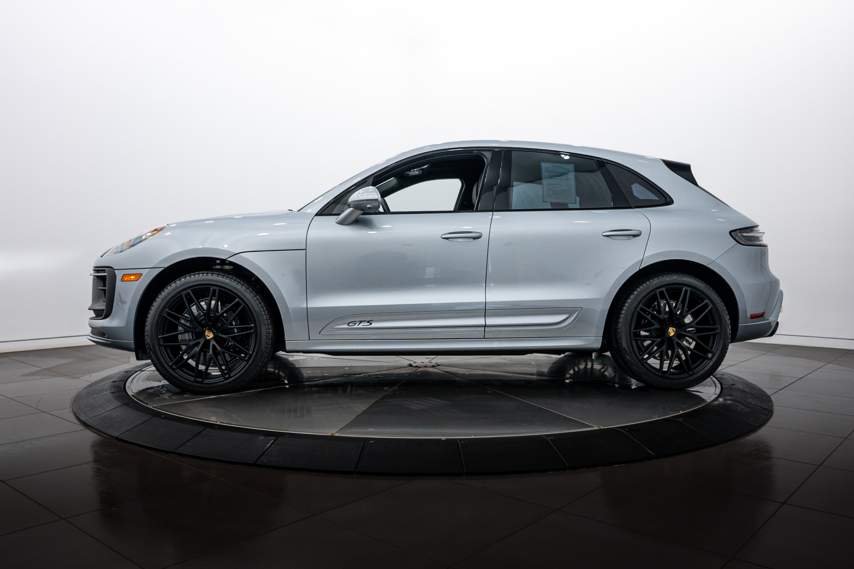 Certified 2026 Porsche Macan GTS image 3