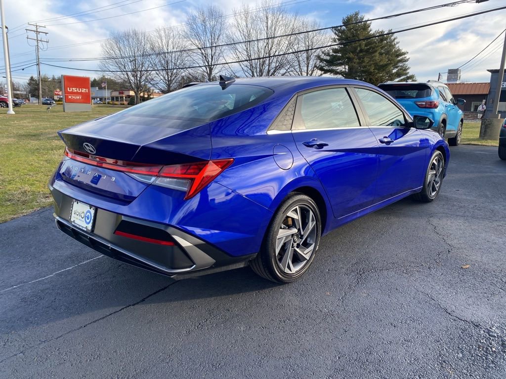 New 2025 Hyundai Elantra SEL w/ Cargo Package image 4