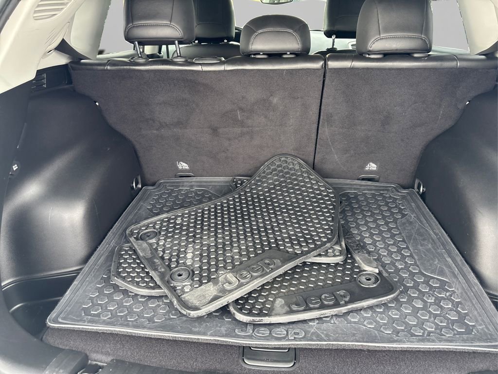 Used 2020 Jeep Compass Latitude w/ Cold Weather Group image 11