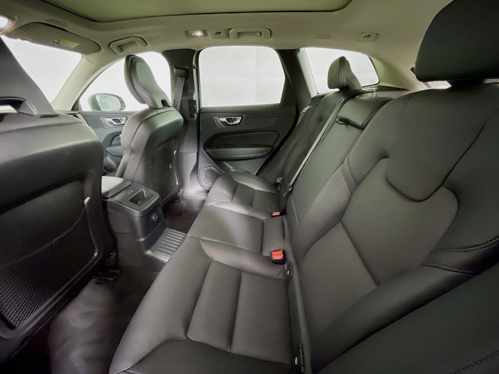 Used 2023 Volvo XC60 T8 Plus image 28