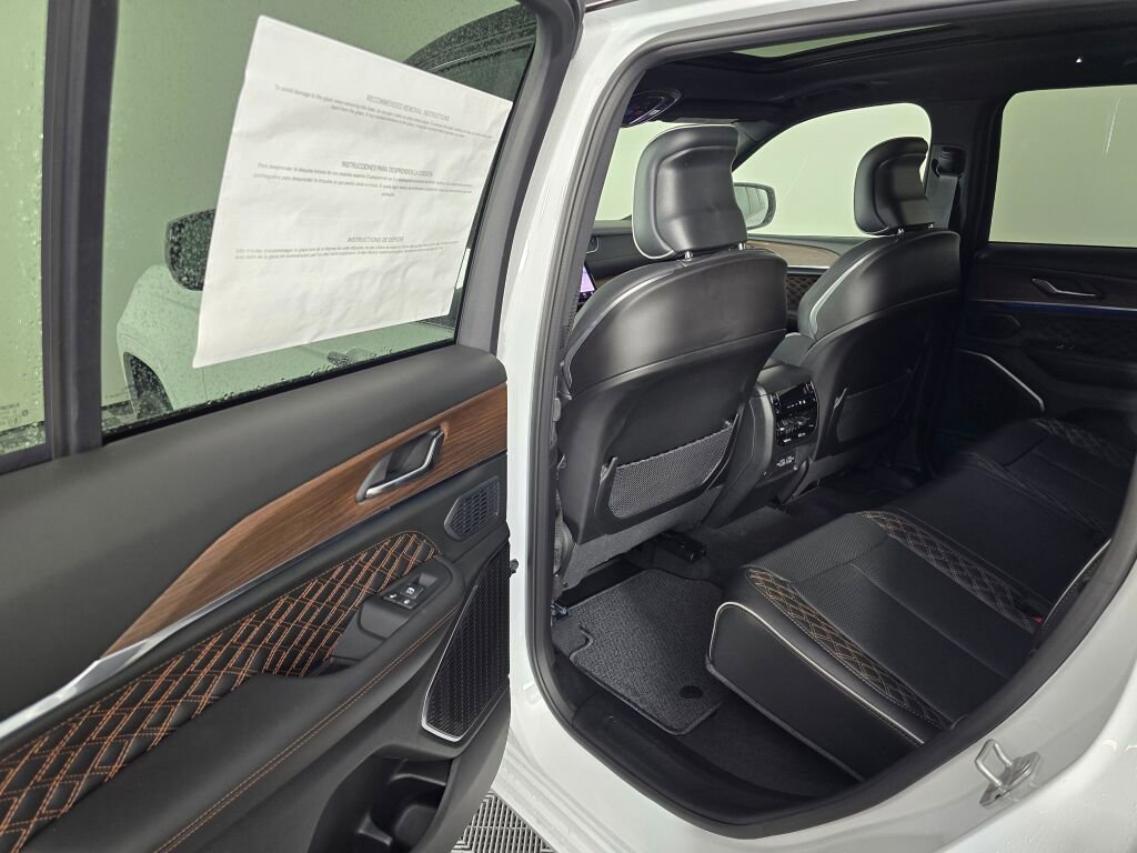 New 2025 Jeep Grand Cherokee Summit w/ Obsidian Package image 30