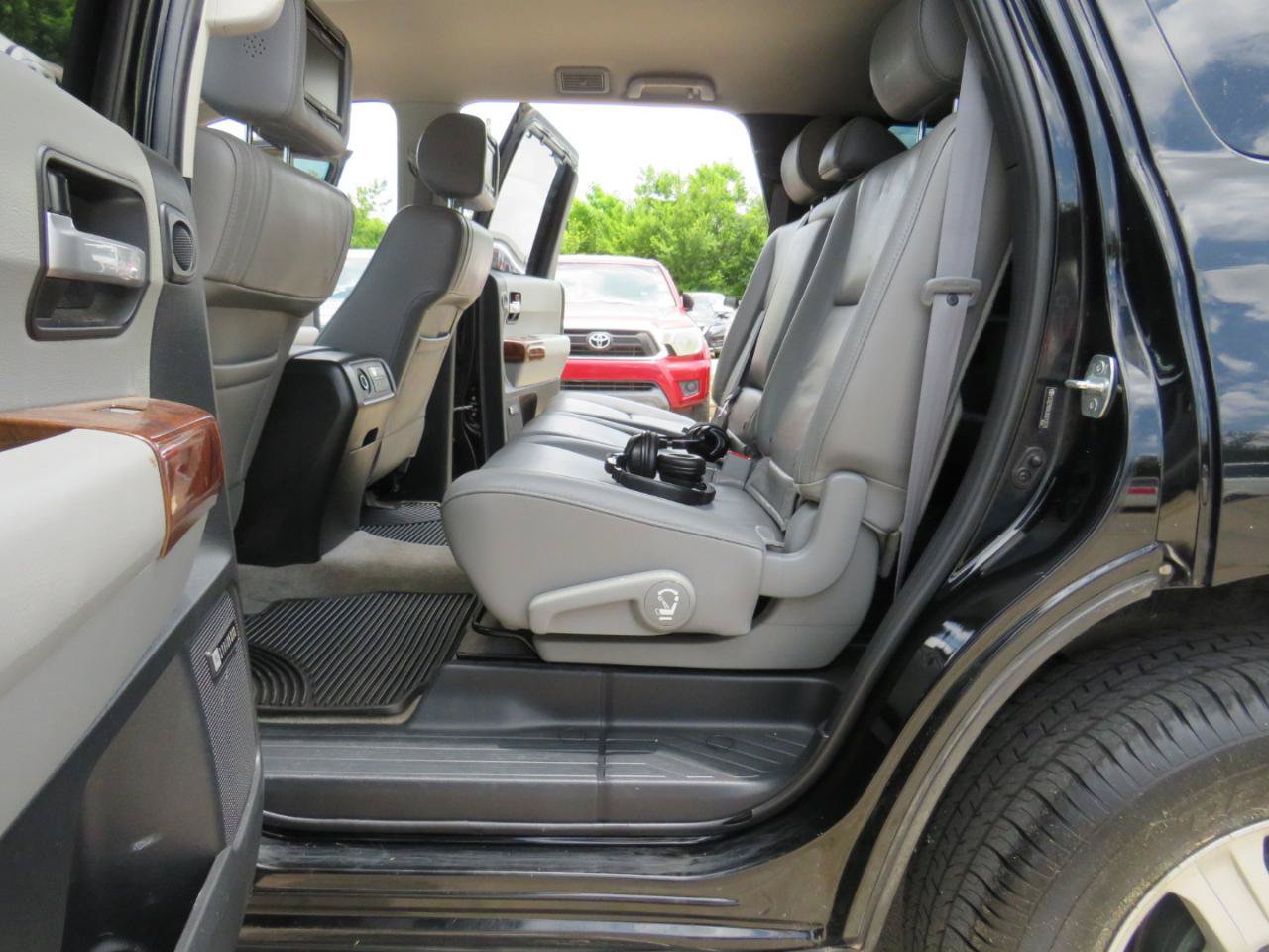 Used 2008 Toyota Sequoia Limited RWD image 30